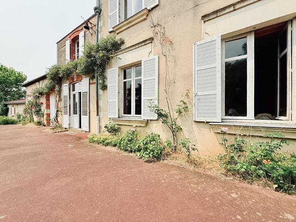 Maison de maître et dépendances dans un écrin de nature préservé