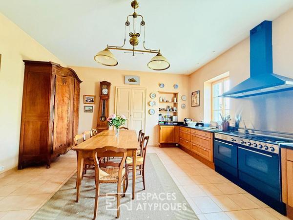 Maison de maître et dépendances dans un écrin de nature préservé