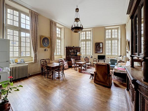 Appartement T4 de caractère avec grands volumes au coeur de Saint-Malo Intra-Muros