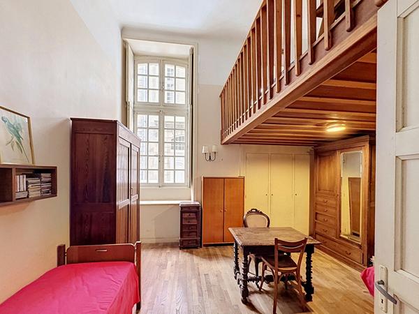 Appartement T4 de caractère avec grands volumes au coeur de Saint-Malo Intra-Muros