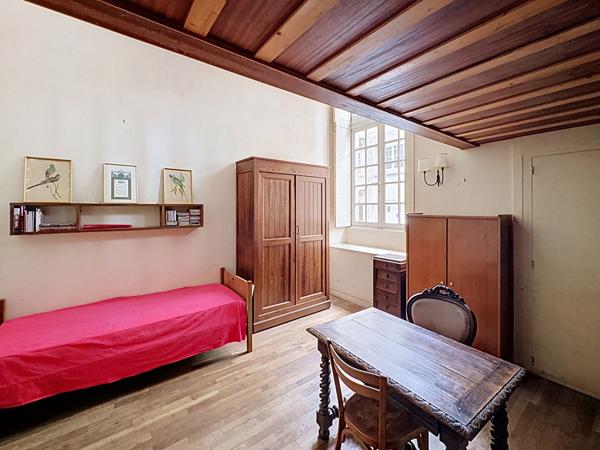 Appartement T4 de caractère avec grands volumes au coeur de Saint-Malo Intra-Muros