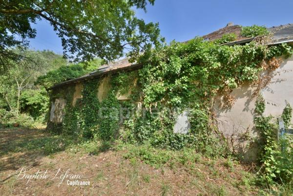Durtal - Maison en pierre à rénover sur plus de 7000 m² de terrain
