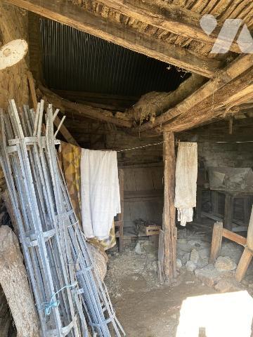 MAISON EN PIERRES AVEC GARAGE ET BATIMENT SUR TERRAIN DE 4.600 m²