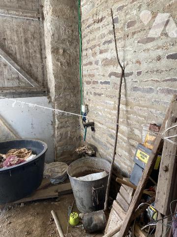 MAISON EN PIERRES AVEC GARAGE ET BATIMENT SUR TERRAIN DE 4.600 m²