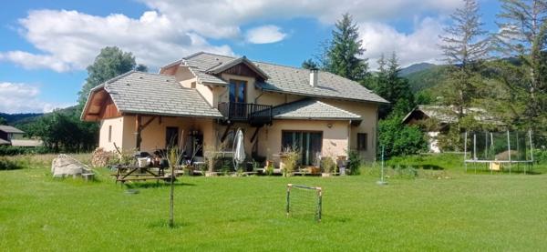 A VENDRE, Villa de Prestige à Seyne-les-Alpes – Vue Panoramique & Proximité des Pistes