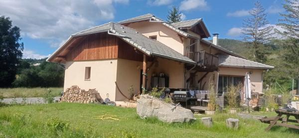A VENDRE, Villa de Prestige à Seyne-les-Alpes – Vue Panoramique & Proximité des Pistes