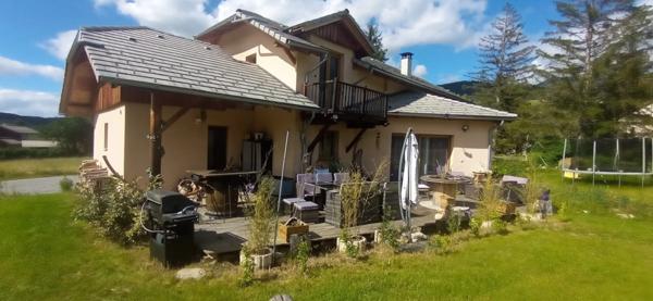 A VENDRE, Villa de Prestige à Seyne-les-Alpes – Vue Panoramique & Proximité des Pistes