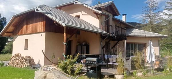 A VENDRE, Villa de Prestige à Seyne-les-Alpes – Vue Panoramique & Proximité des Pistes