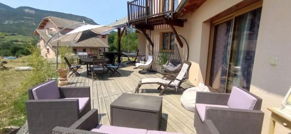 A VENDRE, Villa de Prestige à Seyne-les-Alpes – Vue Panoramique & Proximité des Pistes