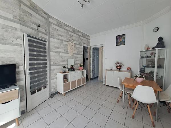NOUVEAUTE et en EXCLUSIVITE, située à RONCHIN, secteur le petit Ronchin, vous serez séduit par cette charmante maison…