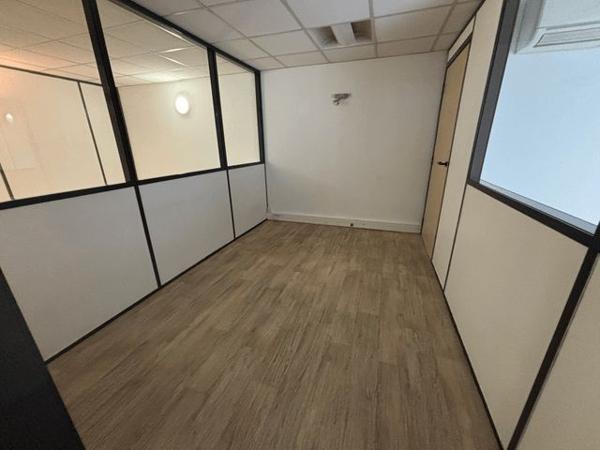 Location Local commercial 118.3 m² - BAT.C Tours 37000