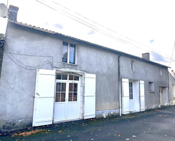 MAISON DE BOURG AVEC GARAGE ET COURETTE