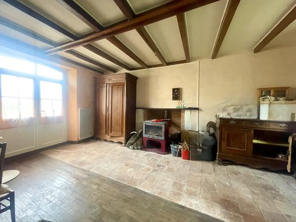 MAISON DE BOURG AVEC GARAGE ET COURETTE