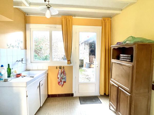 MAISON DE BOURG AVEC GARAGE ET COURETTE