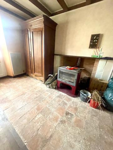 MAISON DE BOURG AVEC GARAGE ET COURETTE