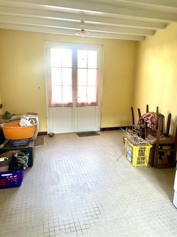 MAISON DE BOURG AVEC GARAGE ET COURETTE