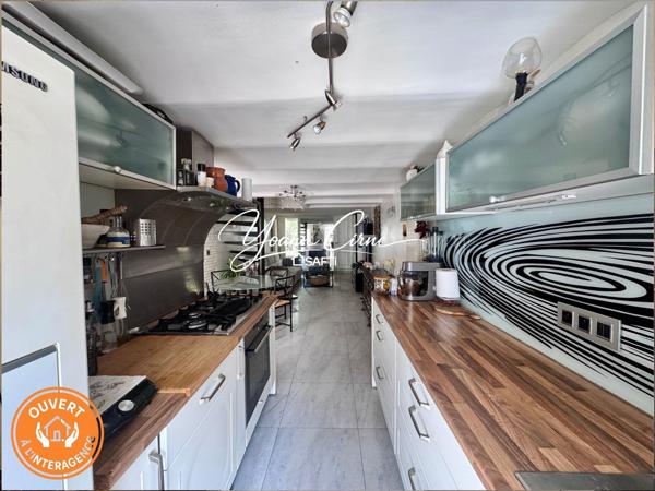 Maison de ville type 3/4 78 m2 avec terrasse, cuisine d'été et jardinet.