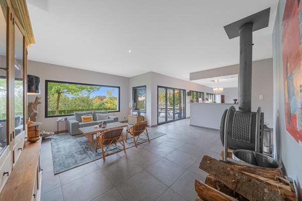 THIONVILLE Superbe Villa classée B avec 6 Chambres 280 m² habitables Vue dégagée. Piscine chauffée Grand Jardin Sous-sol aménagé