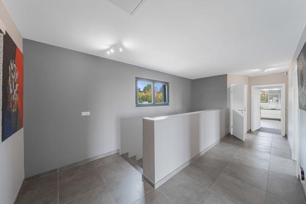 THIONVILLE Superbe Villa classée B avec 6 Chambres 280 m² habitables Vue dégagée. Piscine chauffée Grand Jardin Sous-sol aménagé