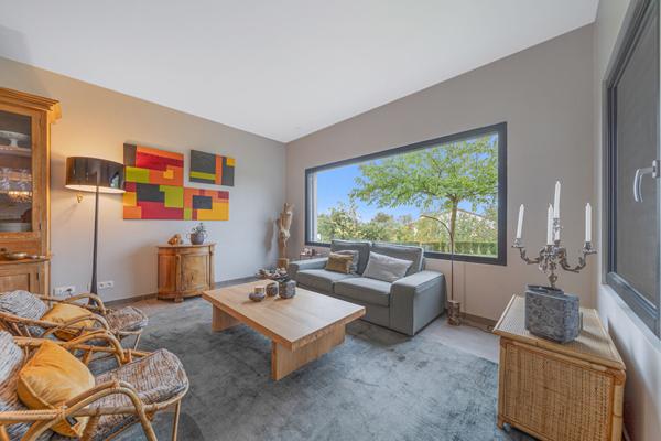 THIONVILLE Superbe Villa classée B avec 6 Chambres 280 m² habitables Vue dégagée. Piscine chauffée Grand Jardin Sous-sol aménagé