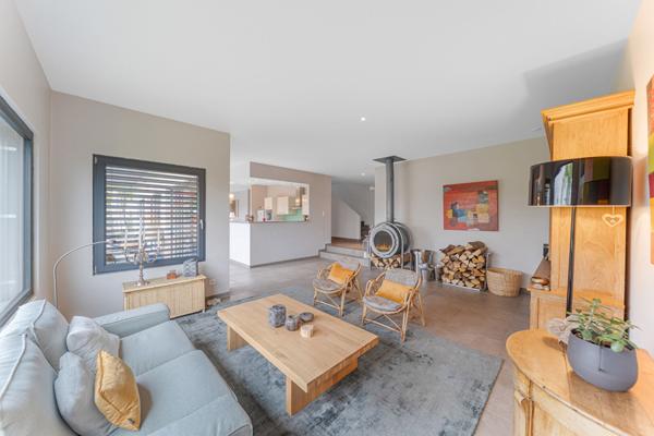 THIONVILLE Superbe Villa classée B avec 6 Chambres 280 m² habitables Vue dégagée. Piscine chauffée Grand Jardin Sous-sol aménagé