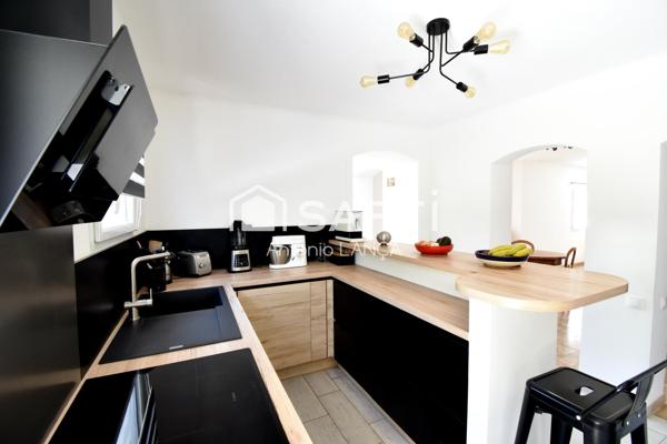 VENTABREN – Maison 126 m² – 5 300 m² de terrain – Piscine – Calme absolu