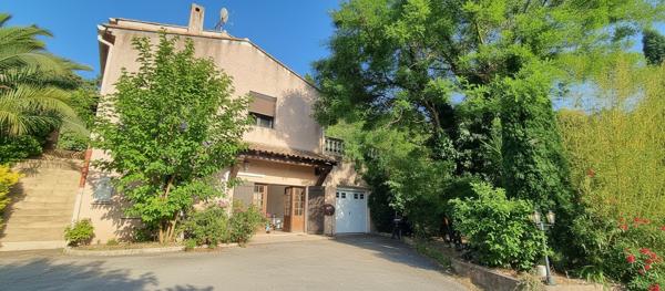 Villa traditionnelle 5 pièces 130m2 Garage et logement independant