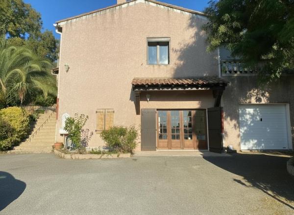 Villa traditionnelle 5 pièces 130m2 Garage et logement independant
