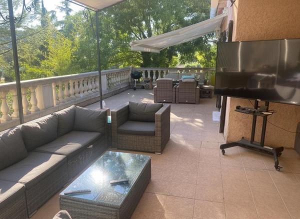 Villa traditionnelle 5 pièces 130m2 Garage et logement independant