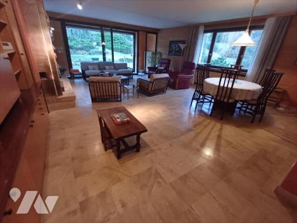 Rosières-aux-SalinesPropriété de caractère avec magnifique terrain arboré de 1800 m2, orné d'ar...