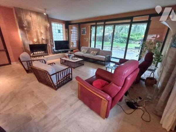 Rosières-aux-SalinesPropriété de caractère avec magnifique terrain arboré de 1800 m2, orné d'ar...