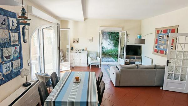 Appartement à vendre de 88 m² en Rez-de-jardin avec grandes terrasses à Bouzigues – Étang de Thau