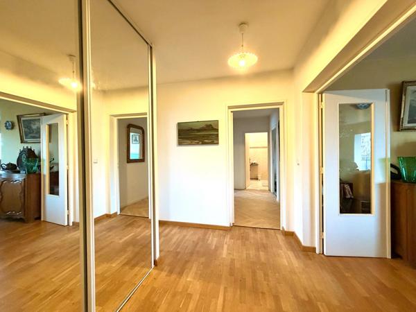 Appartement 3 chambres de 135m², garage et balcon