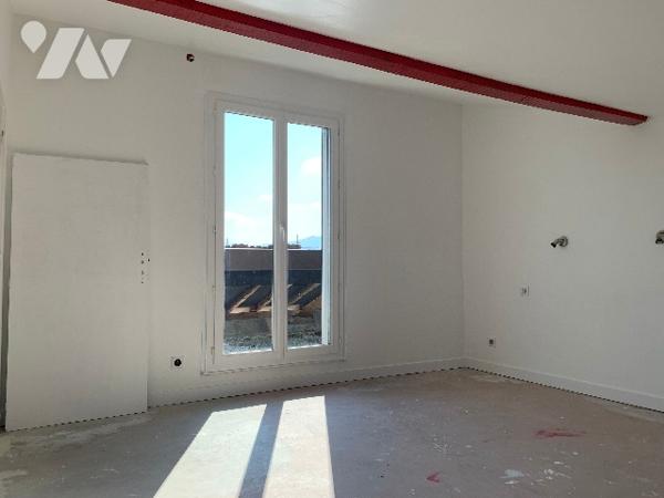 Maison familiale fort potentiel, 135 m², avec sous-sol aménageable, à proximité toutes commodités .