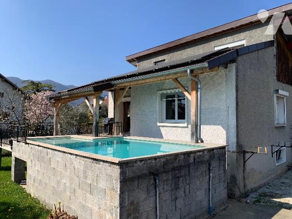 Maison familiale fort potentiel, 135 m², avec sous-sol aménageable, à proximité toutes commodités .