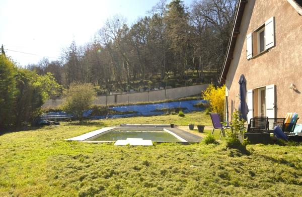 Maison 250 m² 5 chambres. Piscine