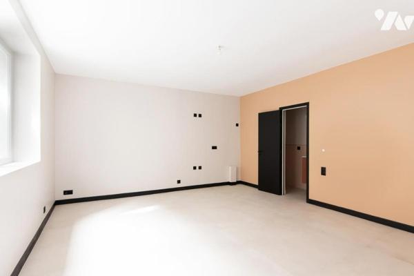 Triplex d'exception (prof. libérale possible en rdch.) - Rue Navarin Paris 9e