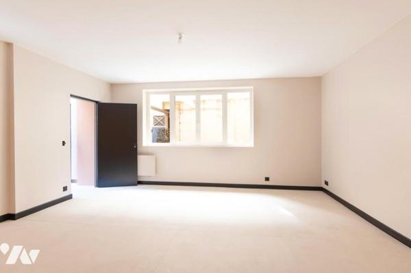 Triplex d'exception (prof. libérale possible en rdch.) - Rue Navarin Paris 9e