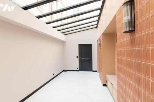 Triplex d'exception (prof. libérale possible en rdch.) - Rue Navarin Paris 9e