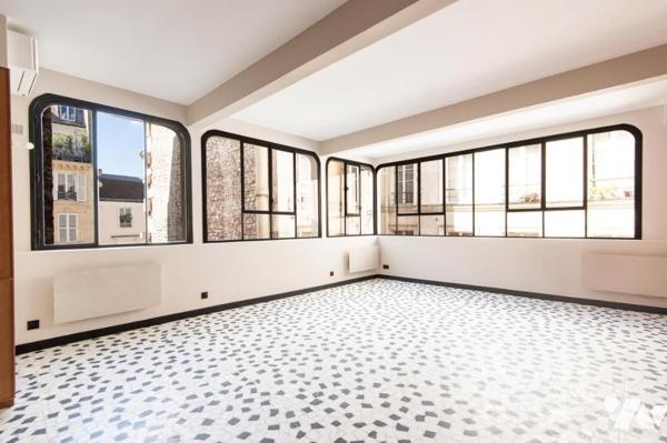 Triplex d'exception (prof. libérale possible en rdch.) - Rue Navarin Paris 9e