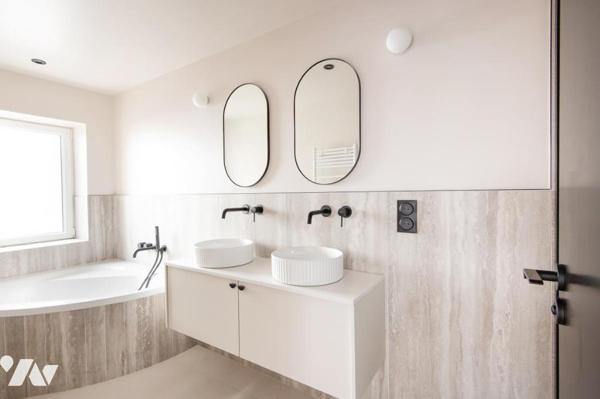 Triplex d'exception (prof. libérale possible en rdch.) - Rue Navarin Paris 9e