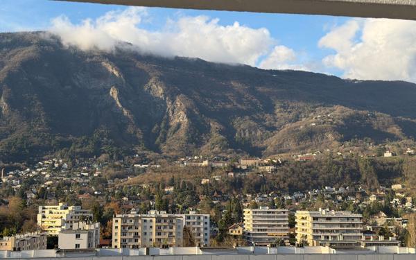 Appartement à vendre    3 pièces • 76 m2 Meylan