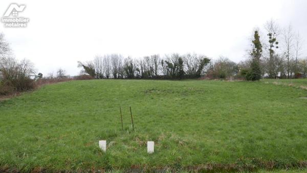 A VENDRE, entre RETHEL et CHARLEVILLE-MEZIERES, accès facile A34, à FAISSAULT, une parcelle de ...