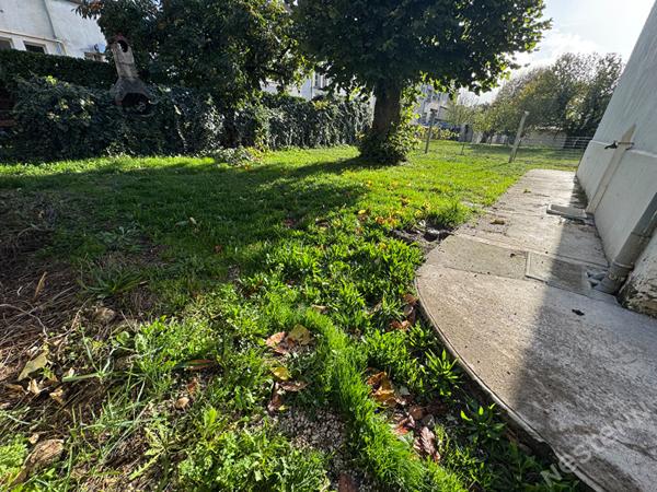 Maison des années 30 proche du centre ville et son studio loué.