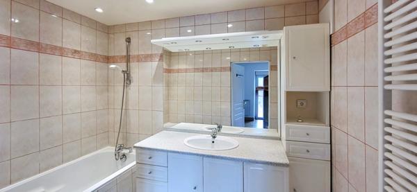 25550 ALLONDANS – SPECIAL INVESTISSEUR – FERME 2 MAISONS INDEPENDANTES + DEPENDANCES – 9 PIECES - 5/6 CHAMBRES – GARAGE