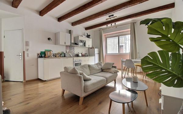 Appartement à vendre    4 pièces • 74 m2 Marseille 6