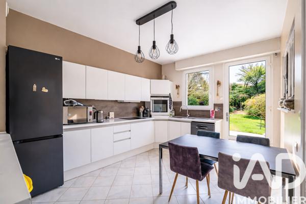 Maison à vendre 9 pièces 229 m² Yvré-l'Évêque