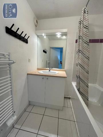 Appartement à louer 2 pièces 43.98m² Tours (37200)