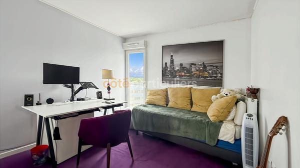 Vente
                Appartement59,14 m² - 3 Pièces -
                    SUCY EN BRIE (94370)