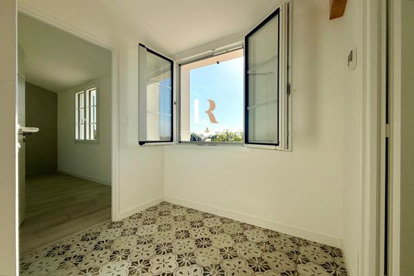 Sainte-Marie-de-Ré (17740) Sainte-Marie - Maison de bourg à proximité de la plage